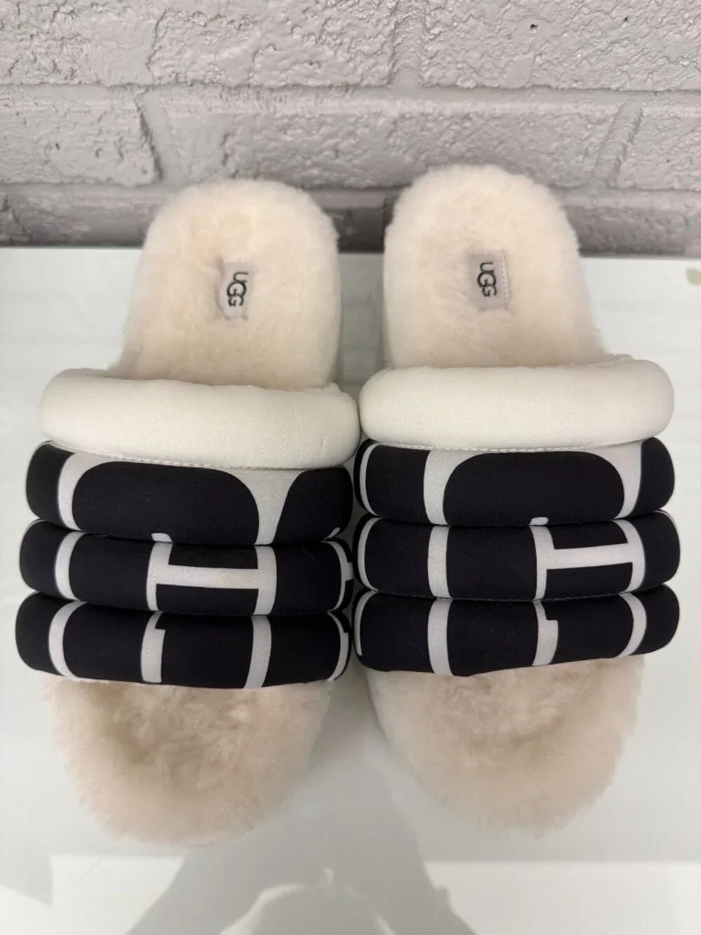Ugg Women’s Maxi Logo Quilted Puff Platform Slides Size 9